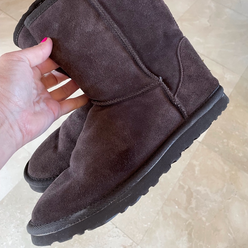 Ugg Chocolate Brown Classic Short Boot. Barely Worn S… Gem